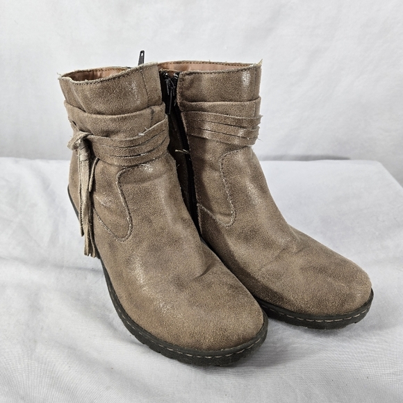 Born B.O.C BOC ALICUDI Taupe Ankle WOMENS 7.5 Z25517 Booties Tassel Zip 2" Heel - Picture 2 of 10